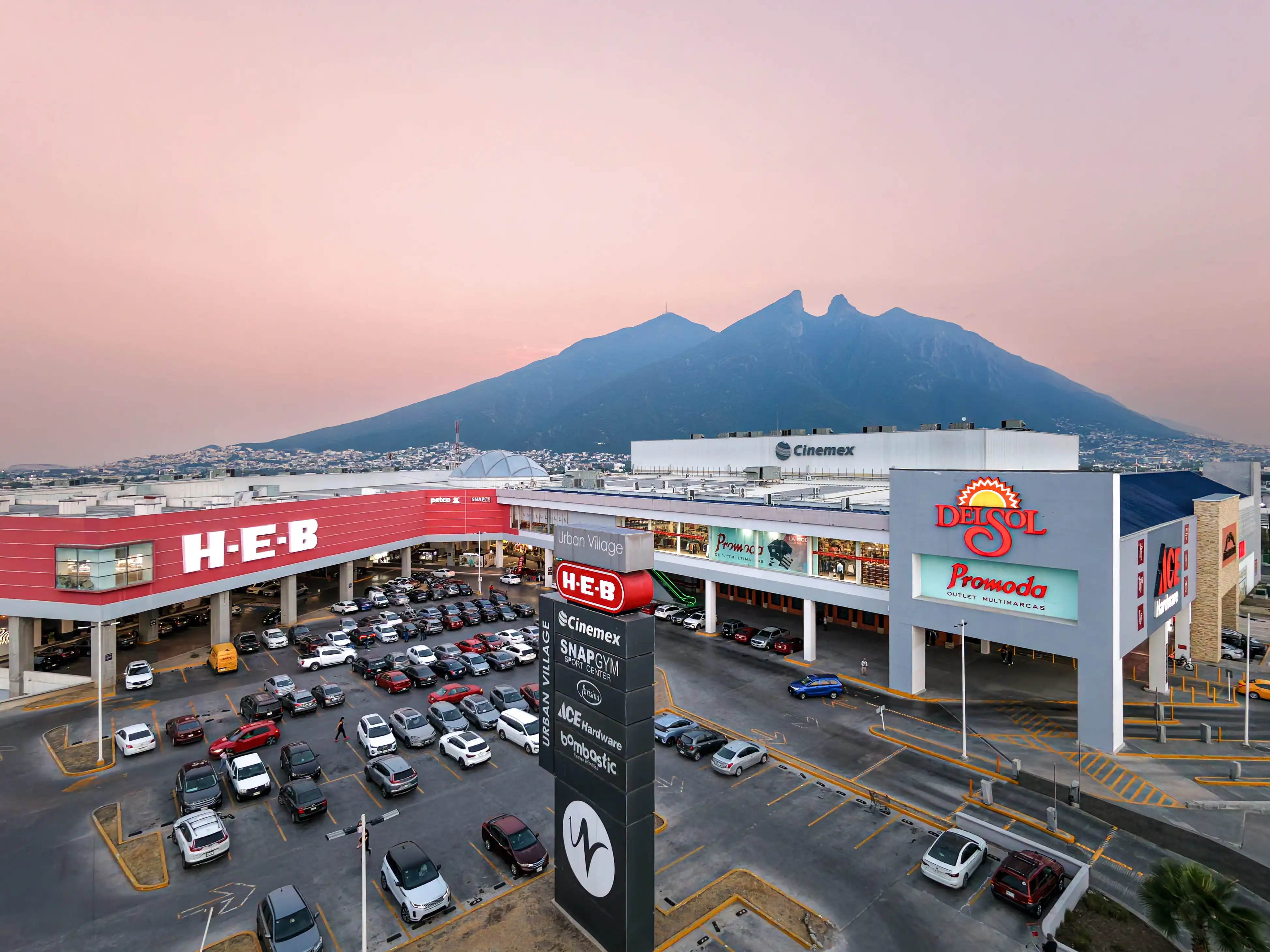 Vista aérea de Urban Village Garza Sada en Monterrey